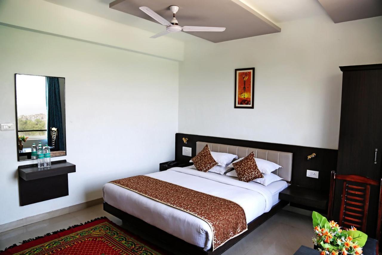 Narayans Leela Inn Udaipur Exterior photo